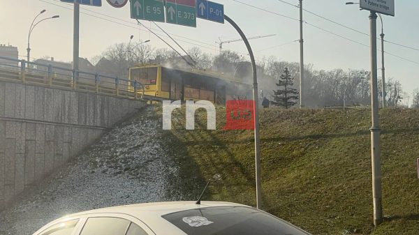 В столице на ходу загорелся троллейбус1