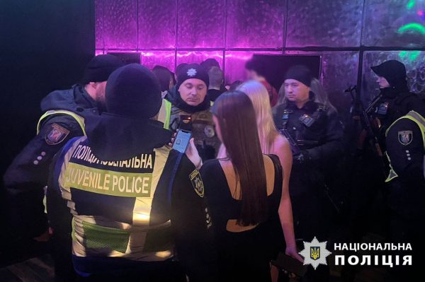 Полиция проверяет развлекательные заведения Киева: кого ищут6