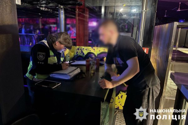 Полиция проверяет развлекательные заведения Киева: кого ищут2