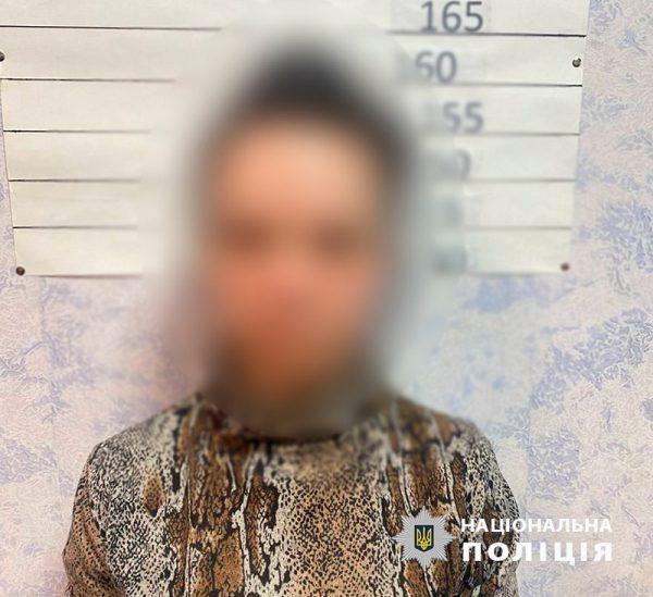 Украла деньги, косметику и телефон: в Киеве уборщица обворовала салон красоты1