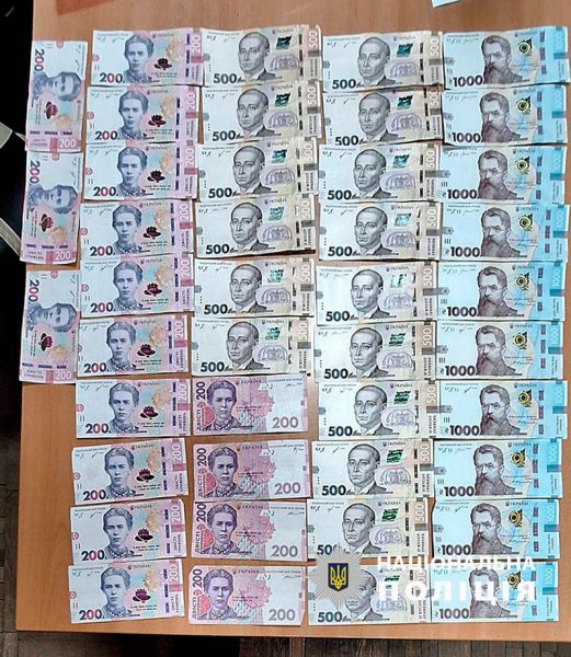 Украла деньги, косметику и телефон: в Киеве уборщица обворовала салон красоты2