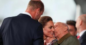 Кейт Миддлтон нарушила королевский протокол ради 107-летнего ветерана
