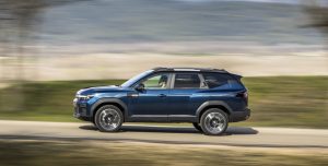 Может появиться в Украине: старшего брата Renault Duster впервые заметили на дорогах (фото) Может появиться в Украине: старшего брата Renault Duster впервые заметили на дорогах (фото)