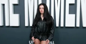 Charli XCX заявила о поддержке Украины после посещения вечеринки, организованной россиянкой