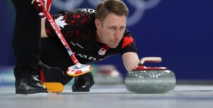 Едва не устроили драку: на Олимпиаде матч по керлингу обернулся нецензурным скандалом (видео)