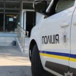 В Киеве трое парней жестоко избили мужчину возле метро