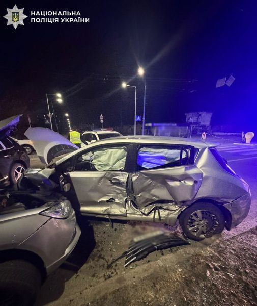 В Киеве пьяный водитель Porsche устроил тройное ДТП на Оболони: среди пострадавших – дети3