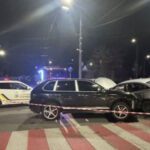 В Киеве пьяный водитель Porsche устроил тройное ДТП на Оболони: среди пострадавших – дети