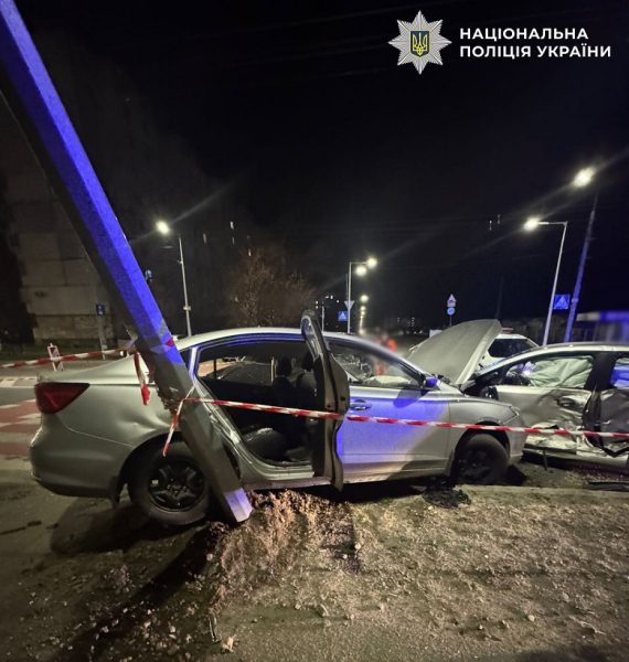 В Киеве пьяный водитель Porsche устроил тройное ДТП на Оболони: среди пострадавших – дети1